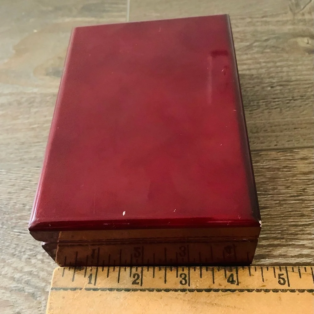 Jewelry box with a mirror